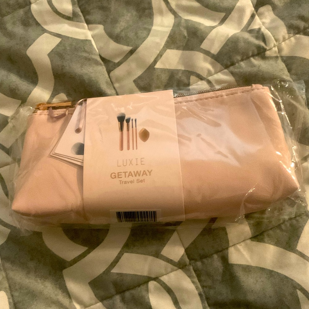 New Luxie Getaway Travel set